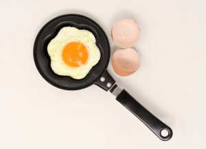 egg in frying pan