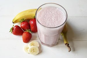 smoothie with bananas and strawberries
