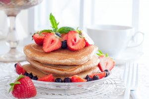 Whole-grain pancakes with fresh strawberries